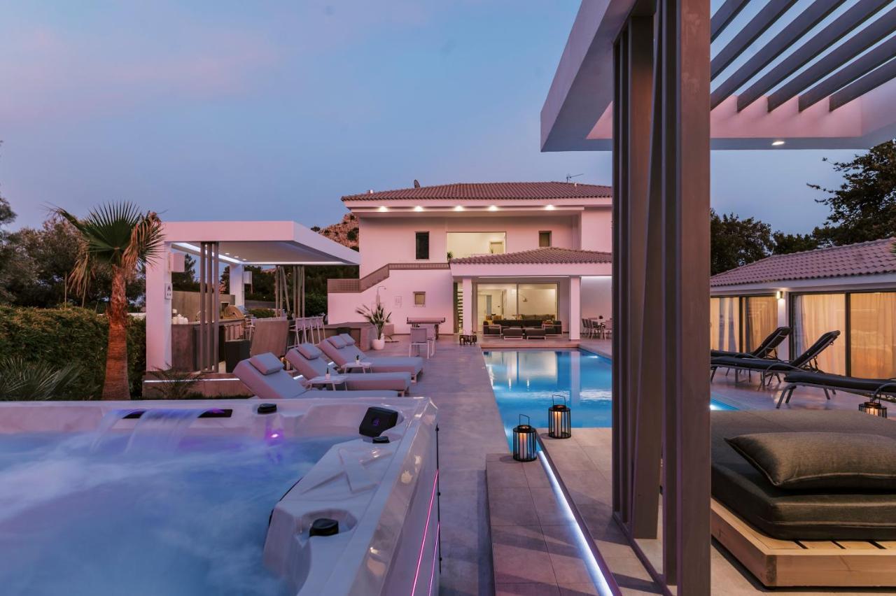 M Mansion Villa Pefki  Bagian luar foto