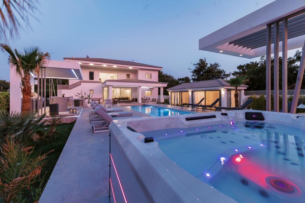 M Mansion Villa Pefki  Bagian luar foto