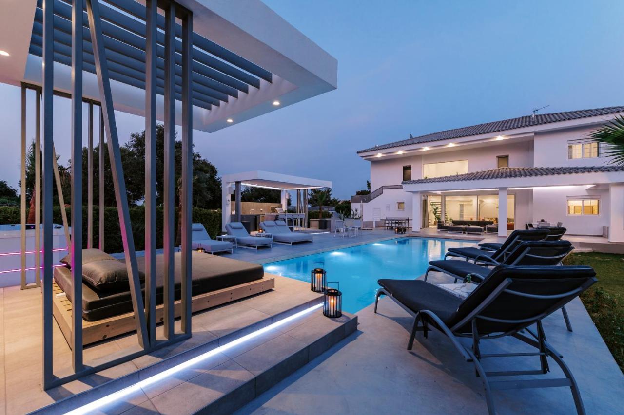 M Mansion Villa Pefki  Bagian luar foto
