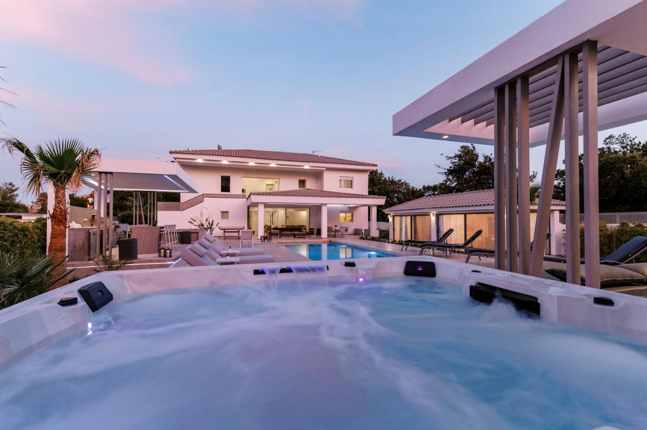 M Mansion Villa Pefki  Bagian luar foto
